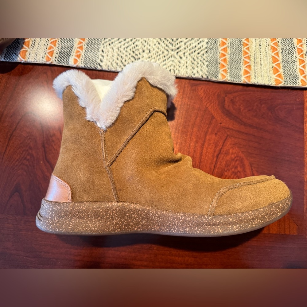 Taos - Future Mid (in chestnut)